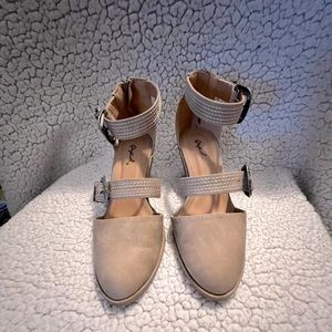 Qupid, tupe distressed nubuck color, size 7.